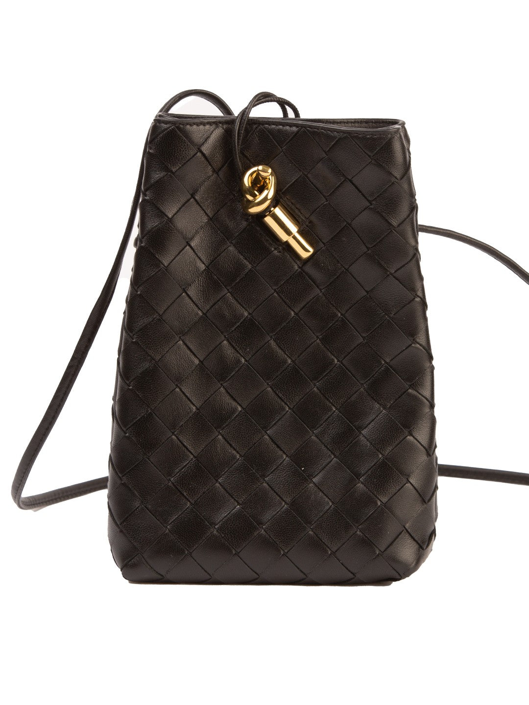 Bolsa Bottega Veneta Mini Bucket Intrecciato, couro intrecciato preto, frente, com o fechamento por cordão e o pingente dourado em nó — Domus Giulietta