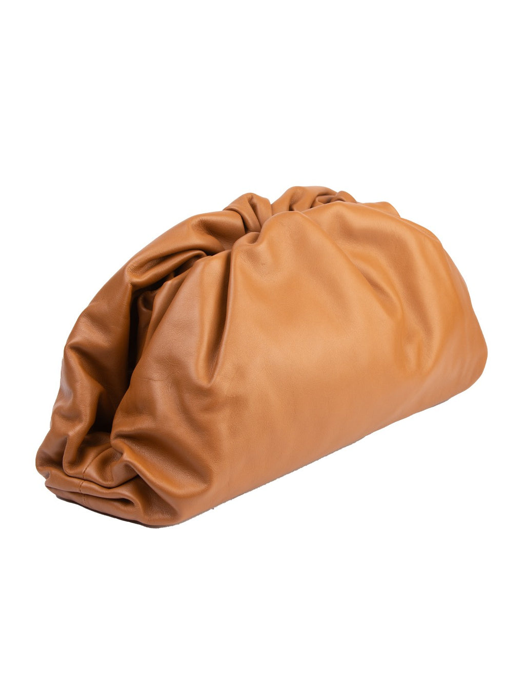 Bolsa Bottega Veneta The Pouch, couro napa caramelo, vista três-quartos — Domus Giulietta