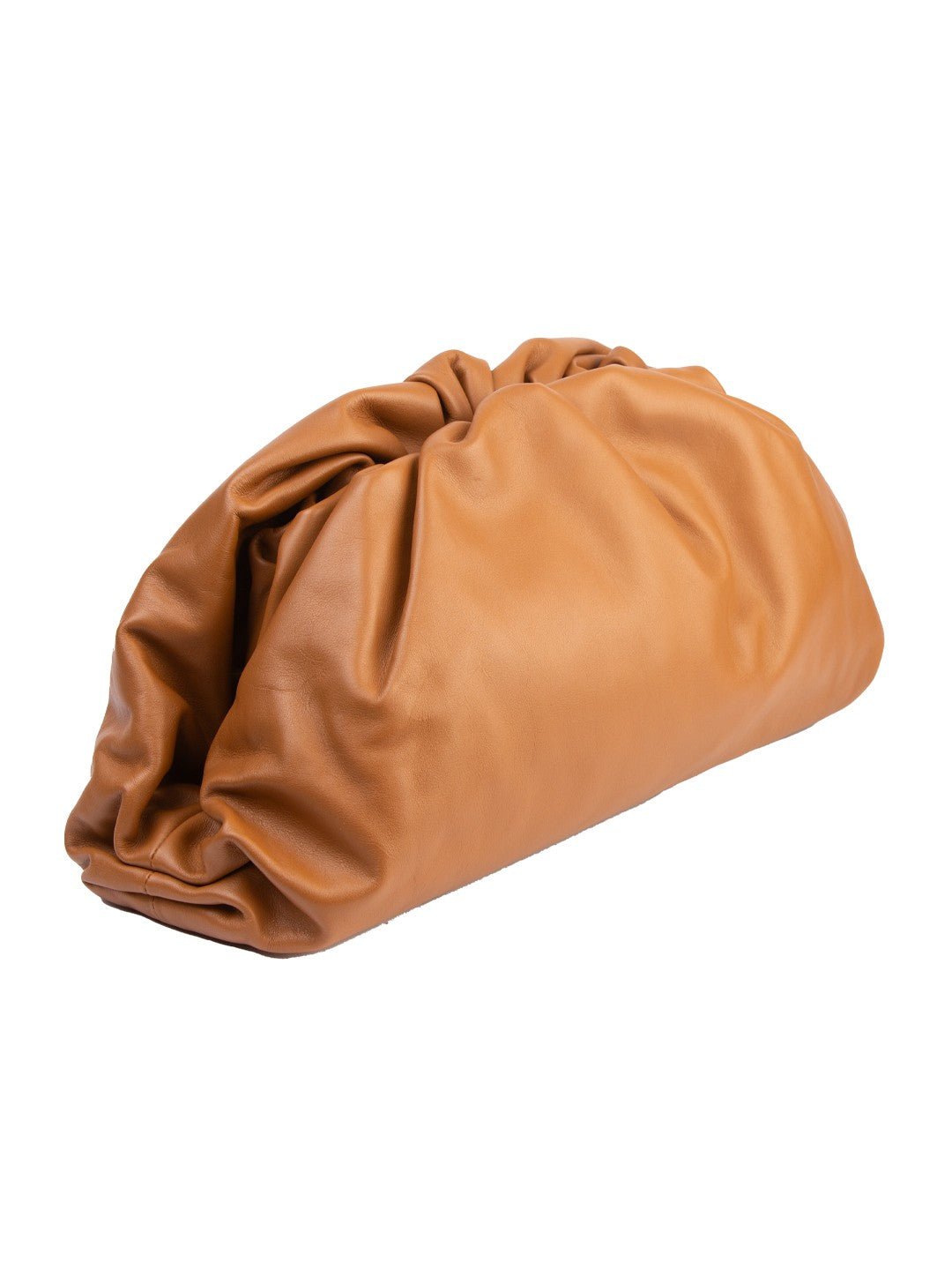 Bolsa Bottega Veneta The Pouch, couro napa caramelo, vista três-quartos — Domus Giulietta