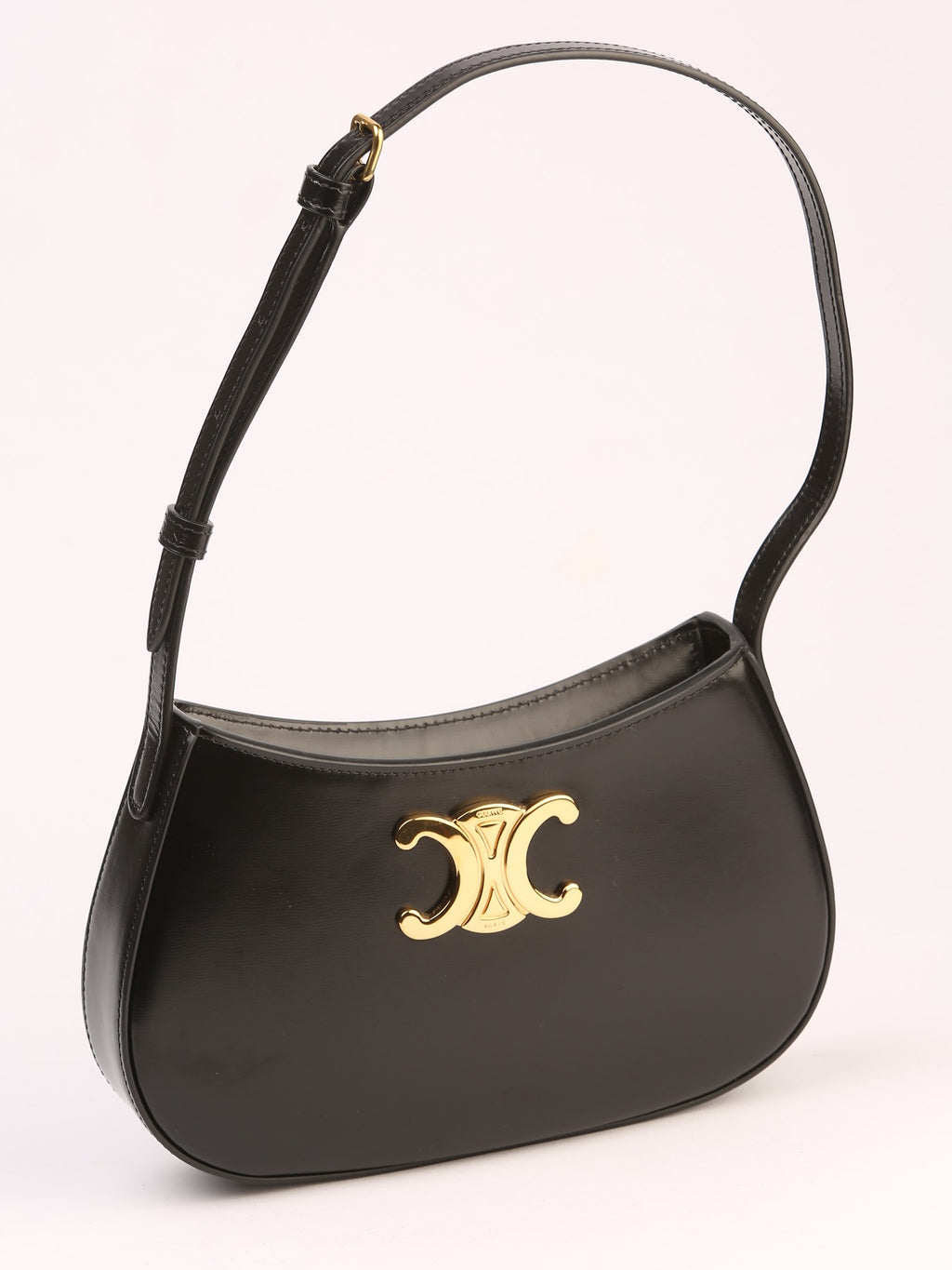 Bolsa Celine Triomphe Classique, couro liso preto, lateral em três-quartos, mostrando a profundidade do corpo — Domus Giulietta